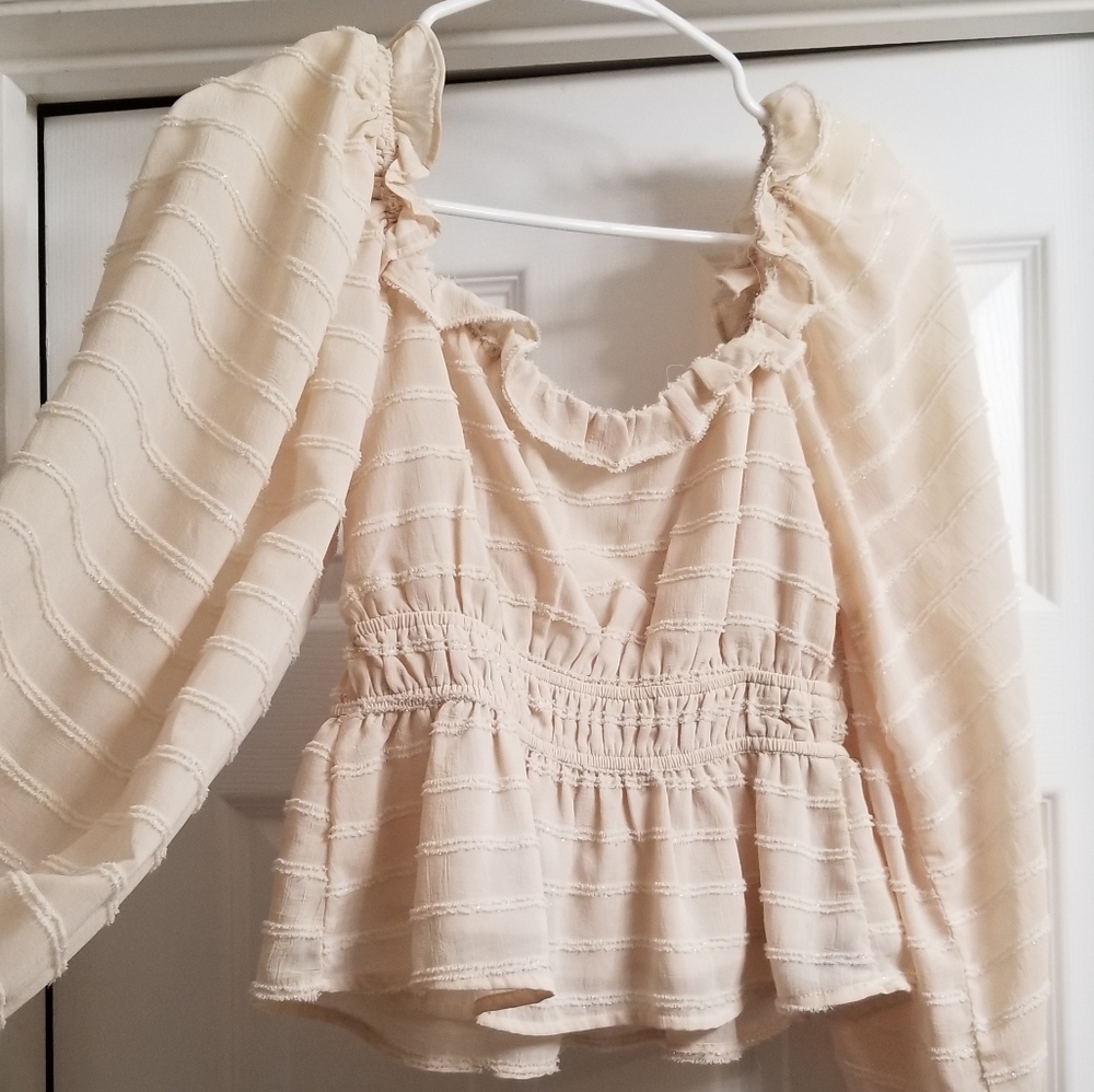 Astr peplum blouse. V neck. Puff sleeve. Xs